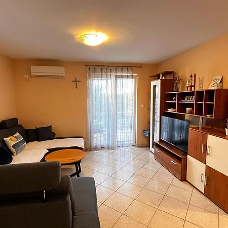 Apartments Jadranka Malinska Ngoại thất bức ảnh