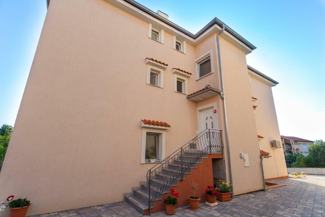 Apartments Jadranka Malinska Ngoại thất bức ảnh