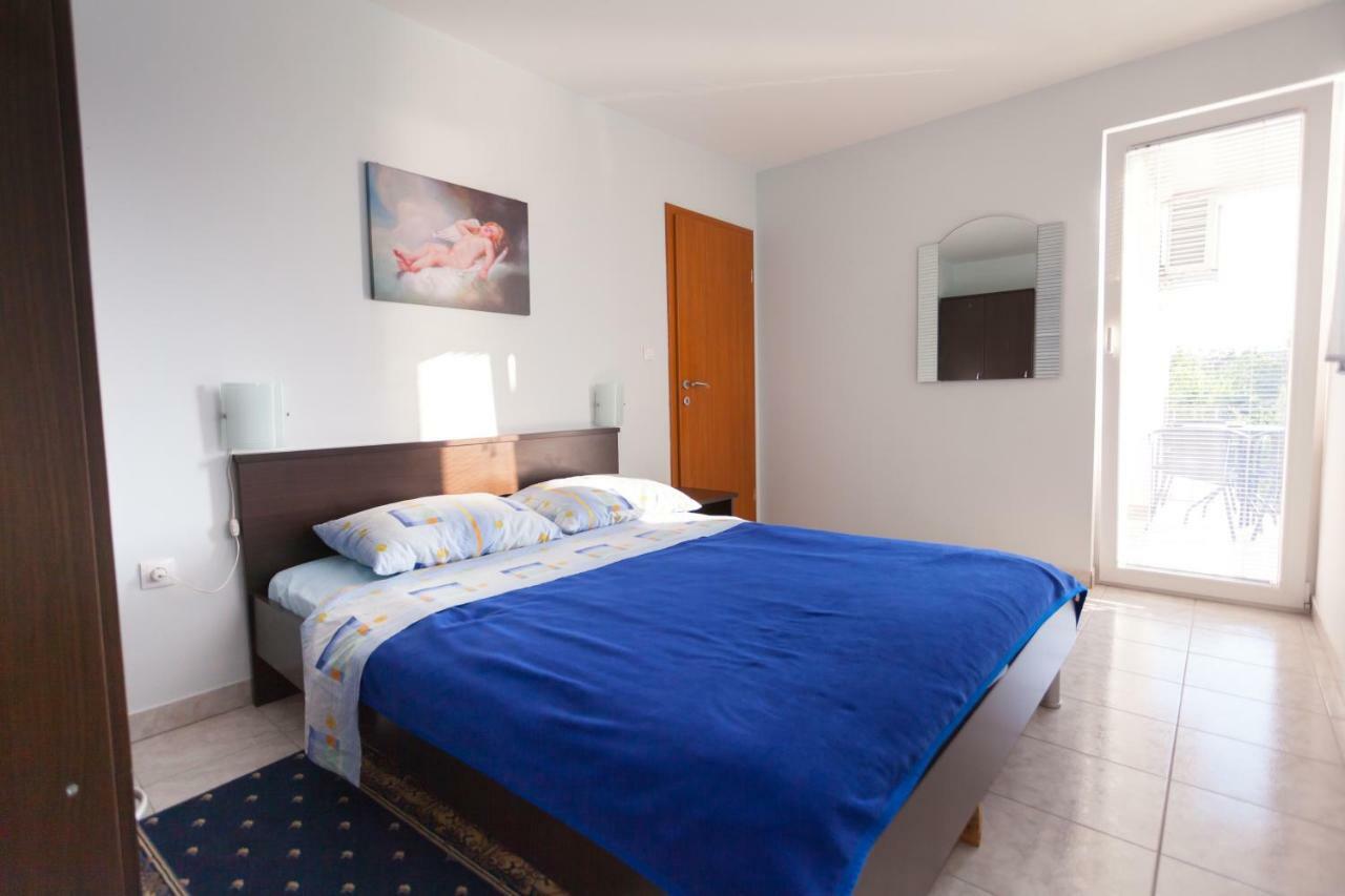 Apartments Jadranka Malinska Ngoại thất bức ảnh