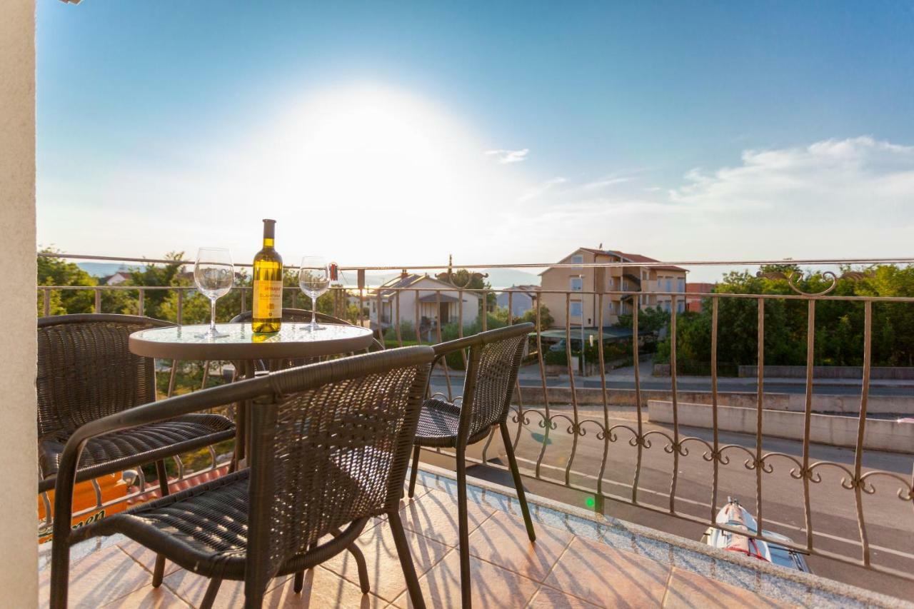 Apartments Jadranka Malinska Ngoại thất bức ảnh