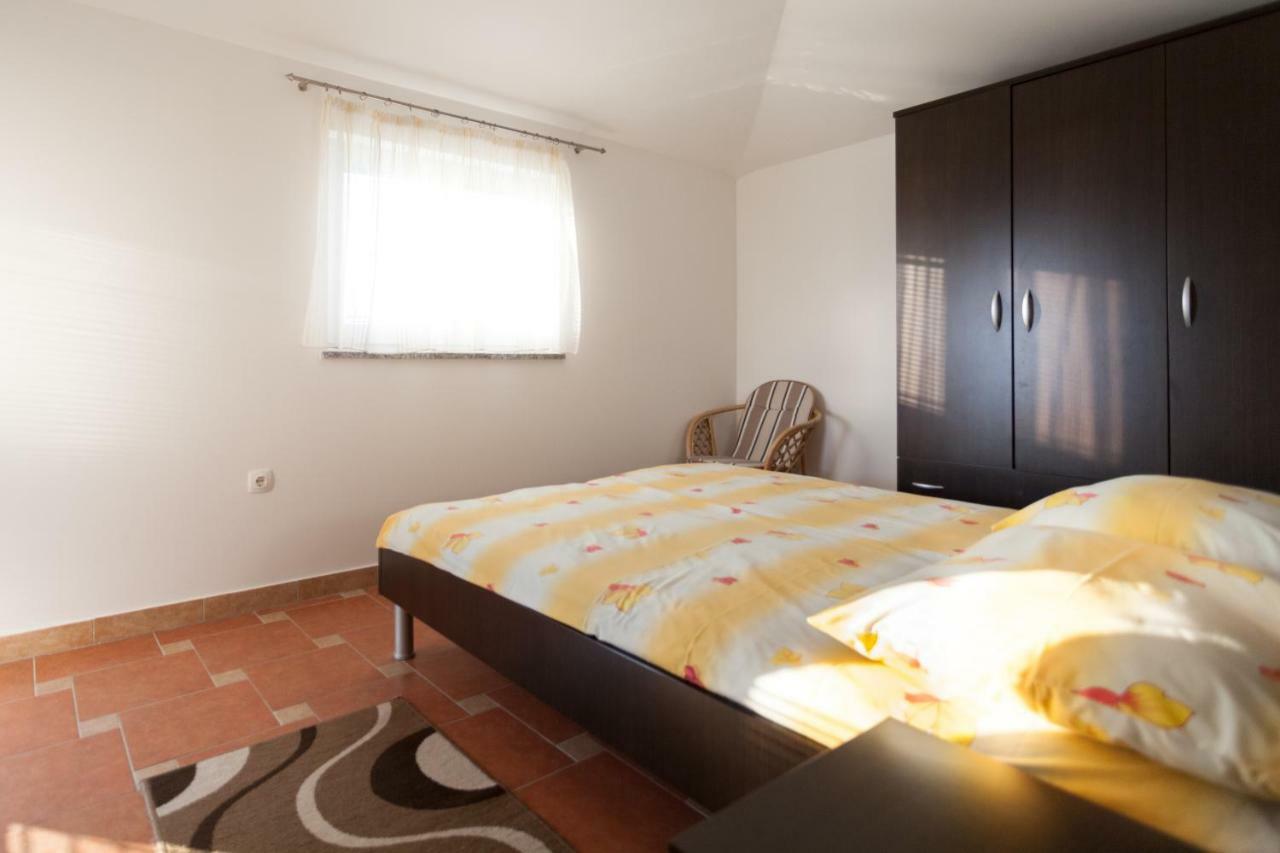 Apartments Jadranka Malinska Ngoại thất bức ảnh